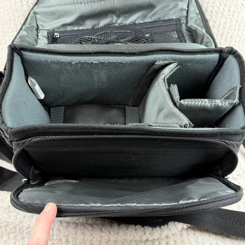 Nikon Camera Case 17001 Black Ballistic Nylon Padded Shoulder Bag DSLR Accessory